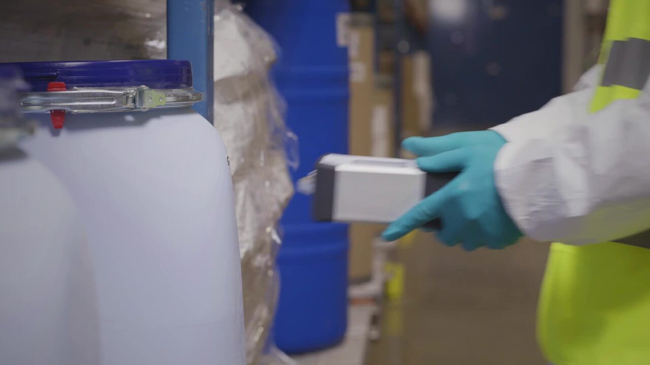 Vaya Handheld Raman Spectrometer for Raw Material Identification